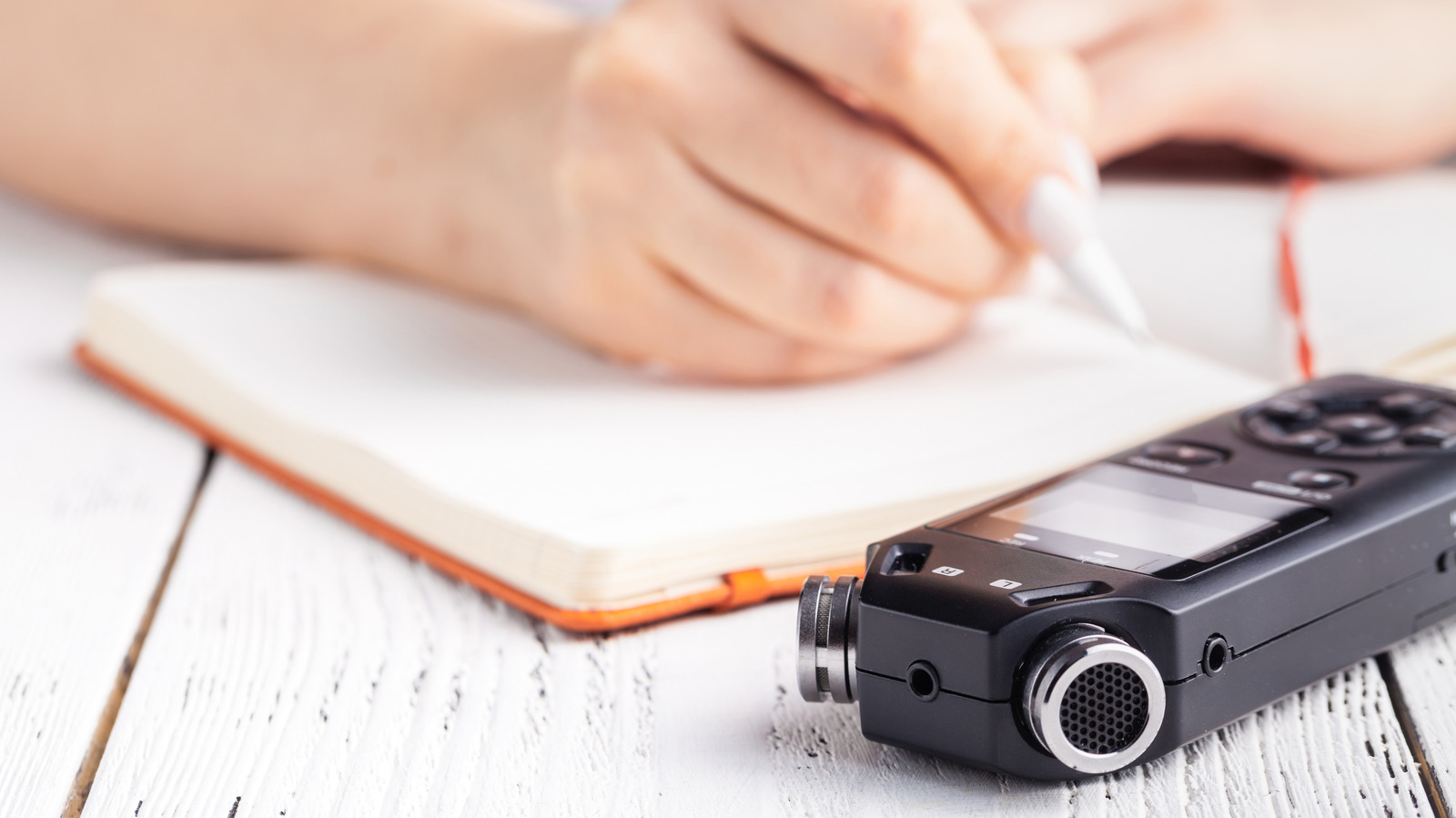 Voice,Recorder,Using,As,A,Tool,For,Taking,Notes,In https://yoursecondoffice.net/wp-content/uploads/2025/01/l-intro-1712073786.jpg
